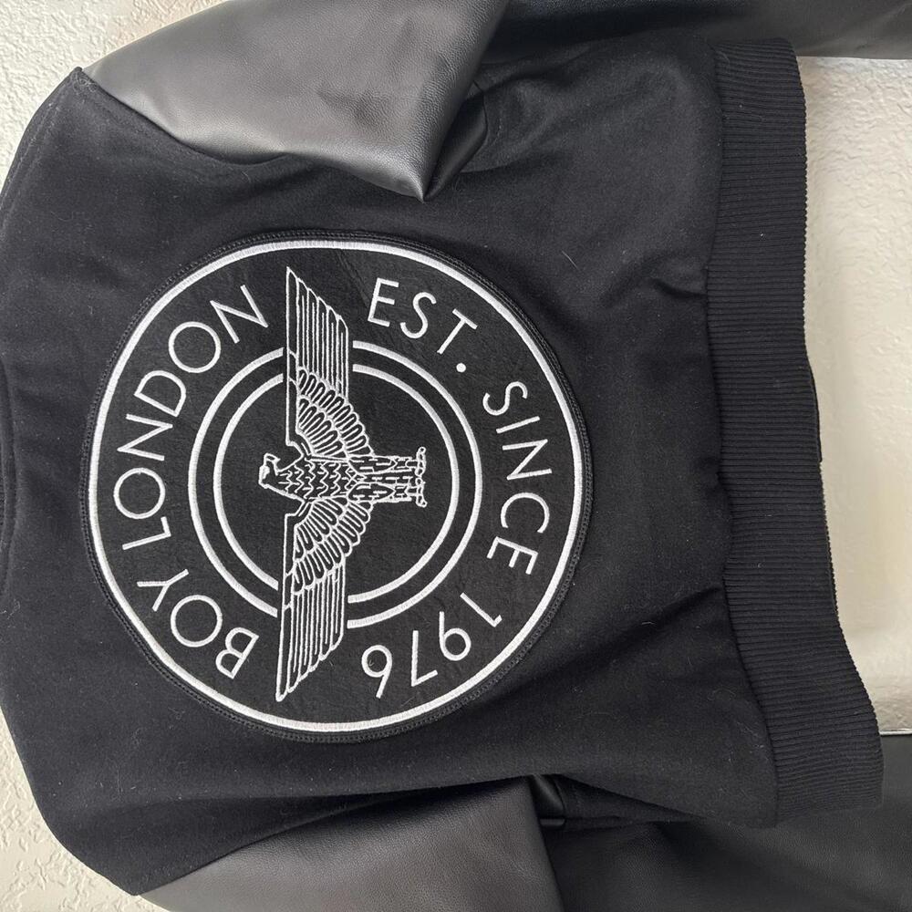 NWT UNISEX BOY London Black and White Varsity  Cropped Jacket Size Large - Picture 2 of 7